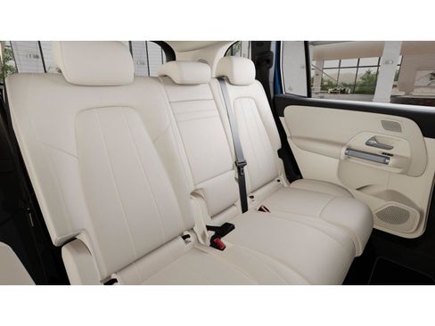 Used 2026 Mercedes-Benz GLB 250 4MATIC image 5