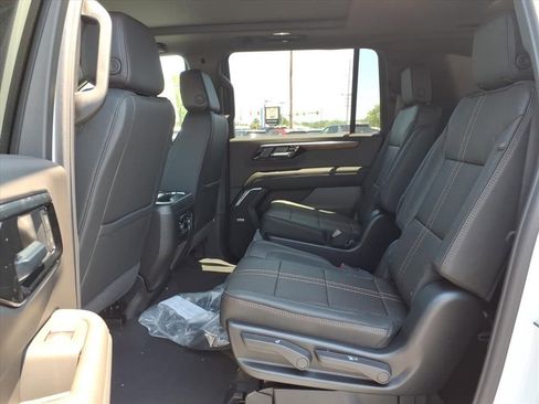 New 2026 Chevrolet Suburban High Country AWD/4WD image 14