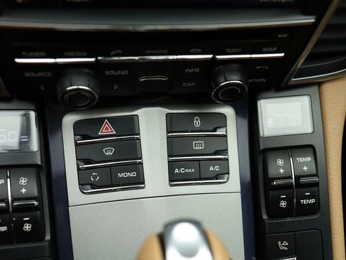 Used 2013 Porsche Panamera 4 Platinum Edition image 29