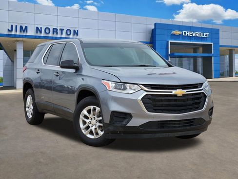 Used 2021 Chevrolet Traverse LS image 1