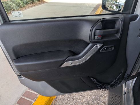 Used 2014 Jeep Wrangler Unlimited Sahara w/ Connectivity Group image 11