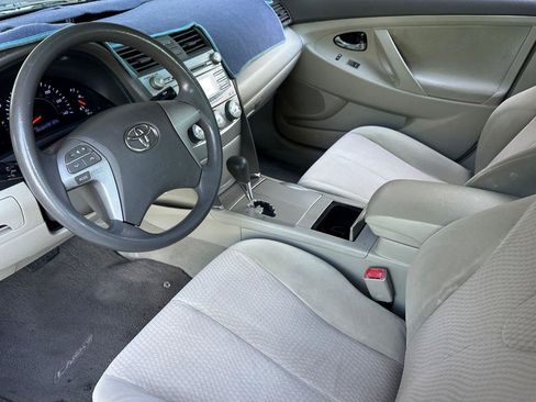 Used 2010 Toyota Camry LE FWD image 10