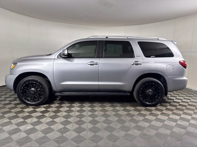 Used 2019 Toyota Sequoia SR5 AWD/4WD image 7