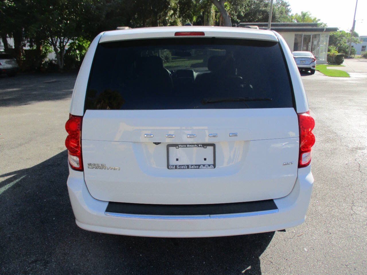 Used 2018 Dodge Grand Caravan SXT w/ Driver Convenience Group FWD image 8
