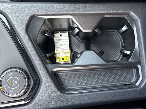 New 2025 Volkswagen Taos SE image 38