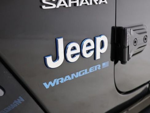 Used 2023 Jeep Wrangler Unlimited Sahara w/ Cold Weather Group AWD/4WD image 10