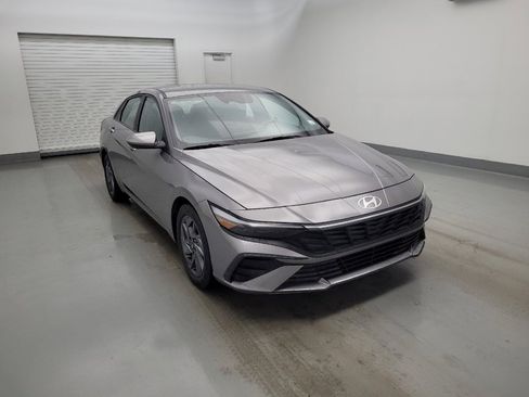 Used 2024 Hyundai Elantra SEL FWD image 13