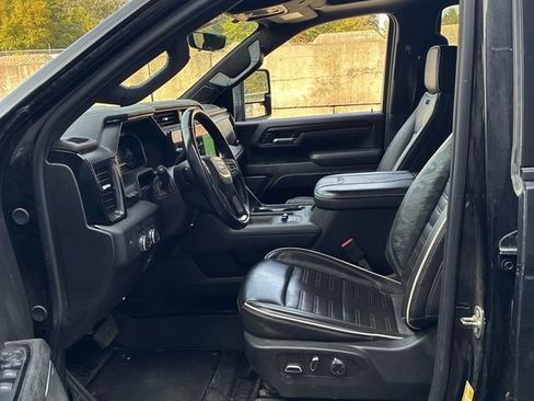 Used 2025 GMC Sierra 2500 AT4X AWD/4WD image 4