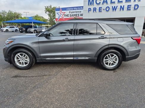 Used 2025 Ford Explorer Active RWD image 2