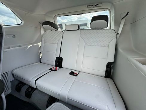 Used 2026 GMC Acadia Denali w/ Super Cruise Package FWD image 9