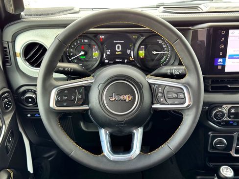 Used 2024 Jeep Wrangler Unlimited Sahara image 24