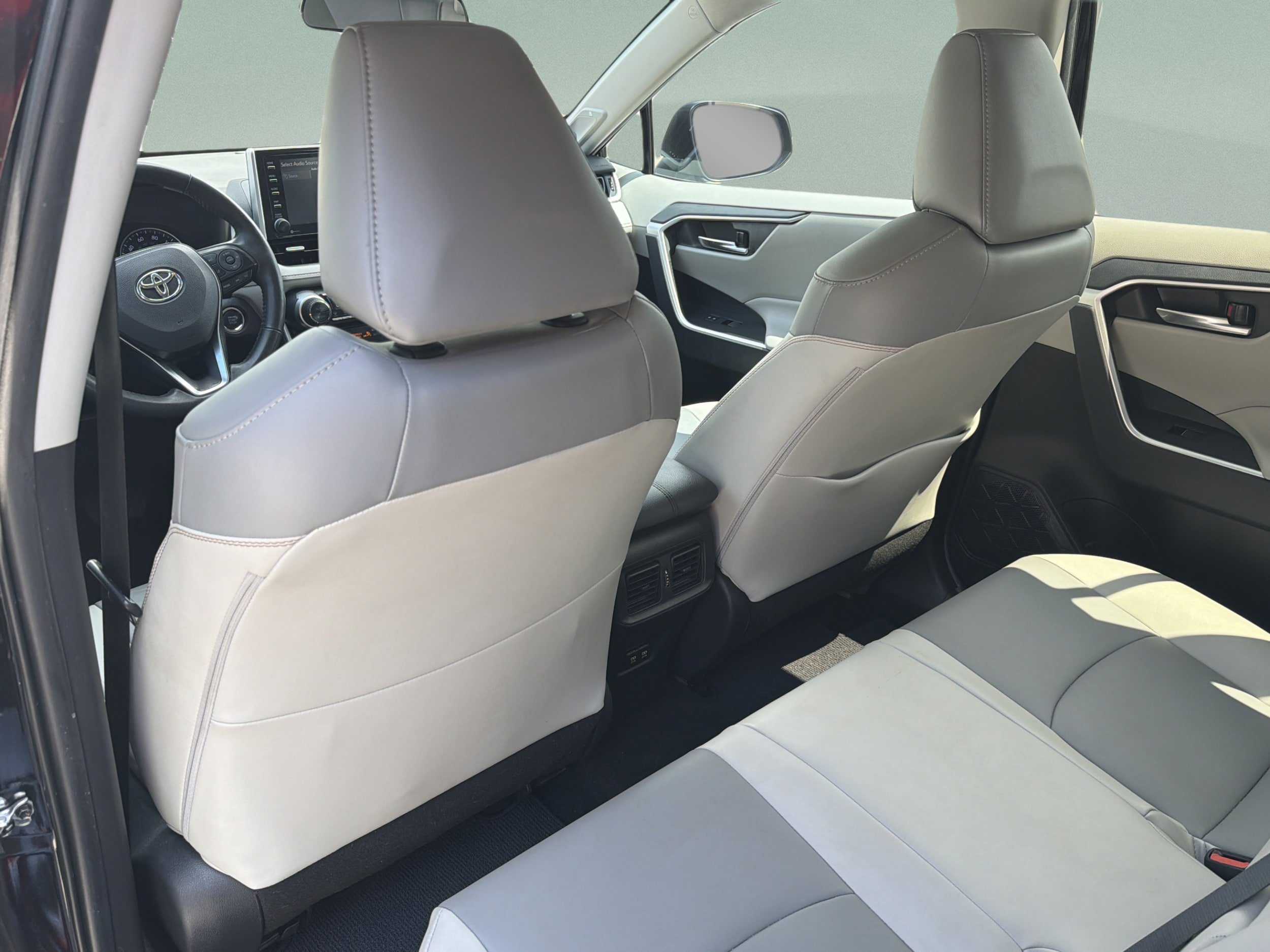 Used 2019 Toyota RAV4 XLE Premium w/ Cold Weather Package FWD image 25