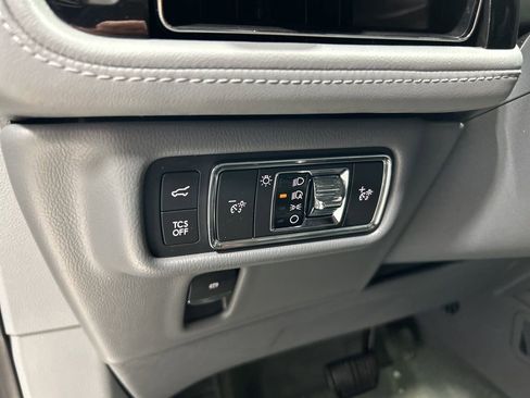 Used 2022 Lincoln Nautilus Reserve image 13