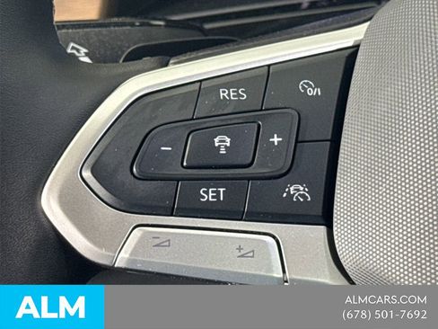 Used 2025 Volkswagen Atlas SE image 29