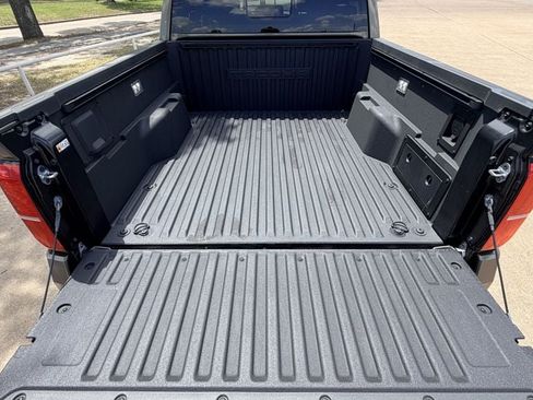 Used 2025 Toyota Tacoma Limited AWD/4WD image 11