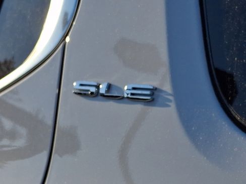 Used 2023 GMC Acadia SLE FWD image 30