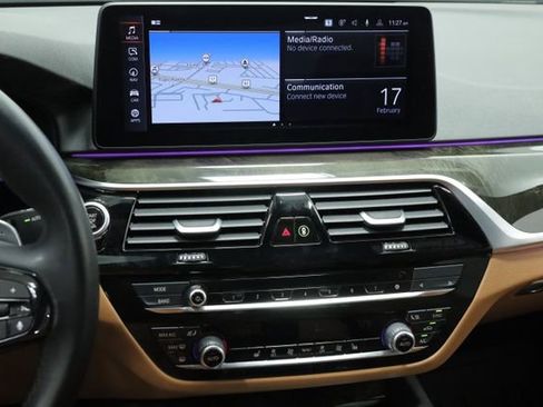 Used 2023 BMW 540i w/ Convenience Package image 16