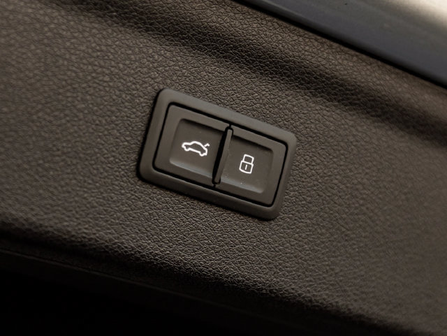 Used 2018 Audi Q3 2.0T Premium w/ Convenience Package FWD image 30