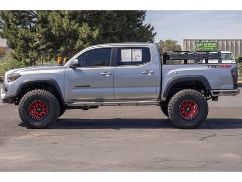 Used 2021 Toyota Tacoma TRD Off-Road w/ Technology Package AWD/4WD image 6