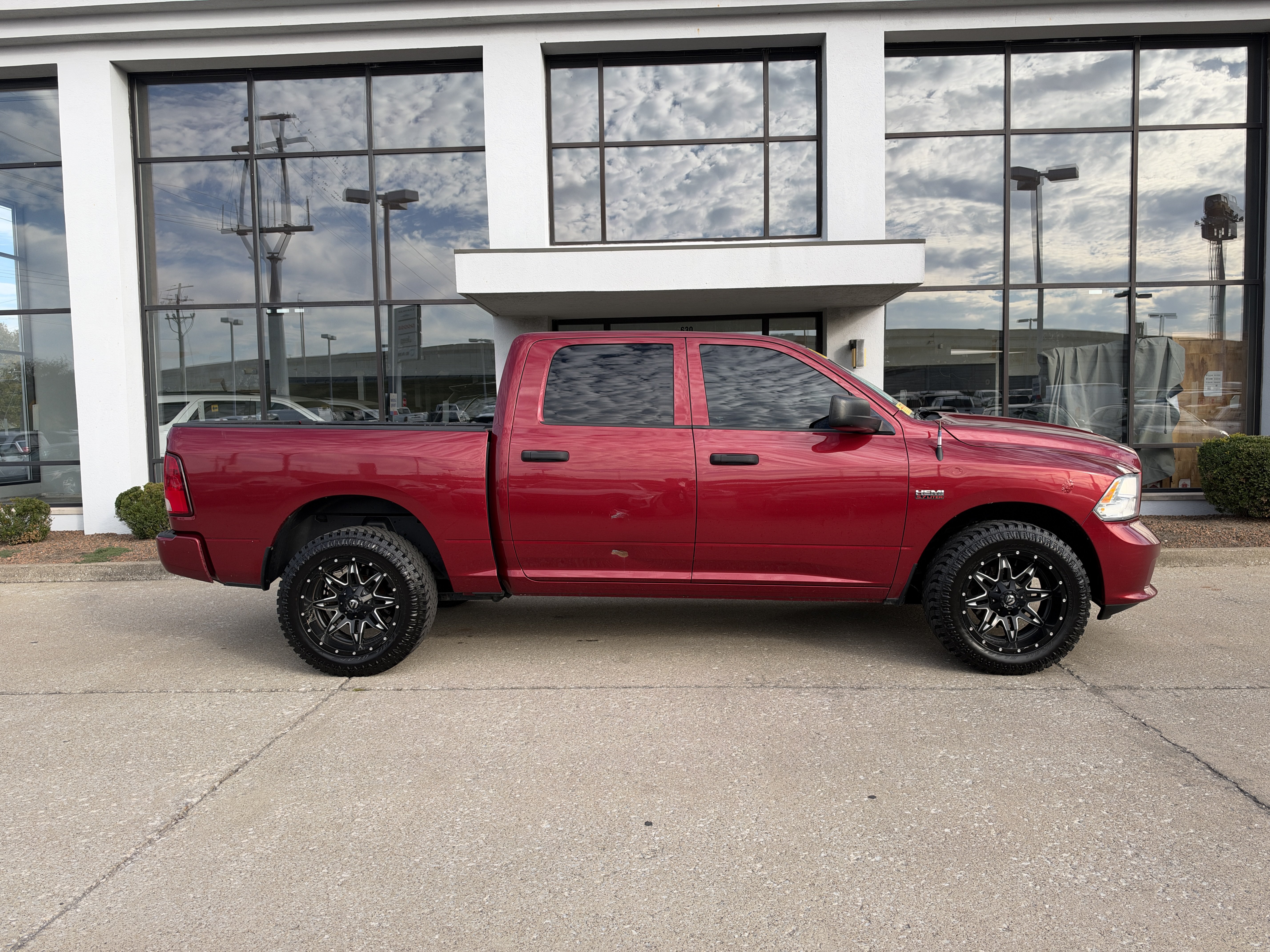 Used 2014 RAM 1500 Express AWD/4WD image 3