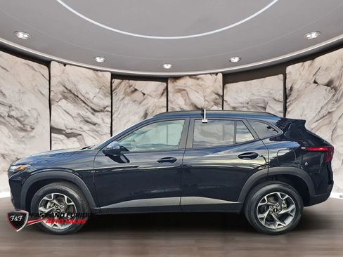Used 2024 Chevrolet Trax LT FWD image 4