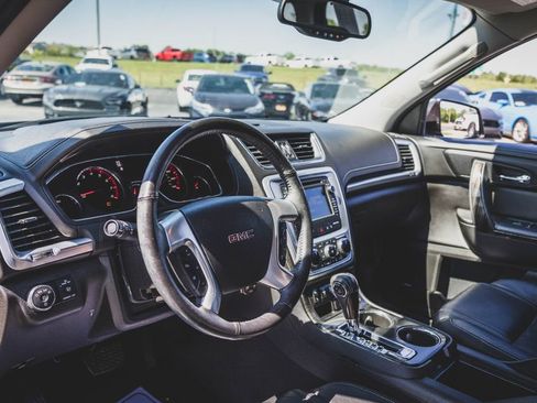 Used 2017 GMC Acadia Limited SLT FWD image 2