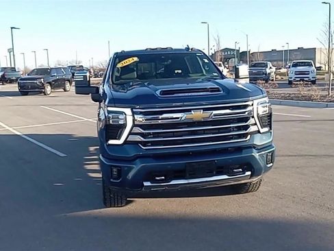 Used 2024 Chevrolet Silverado 3500 High Country w/ Technology Package image 2