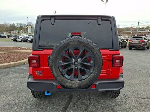 Used 2022 Jeep Wrangler Unlimited Sahara w/ Cold Weather Group AWD/4WD image 7