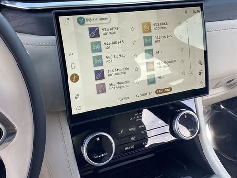 Used 2025 Jaguar F-PACE R-Dynamic S image 8