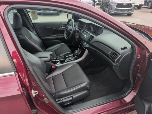 Used 2017 Honda Accord Sport image 12
