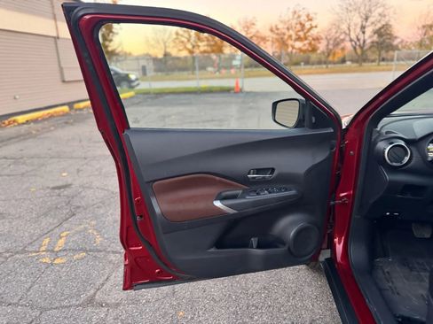 Used 2024 Nissan Kicks SR image 12