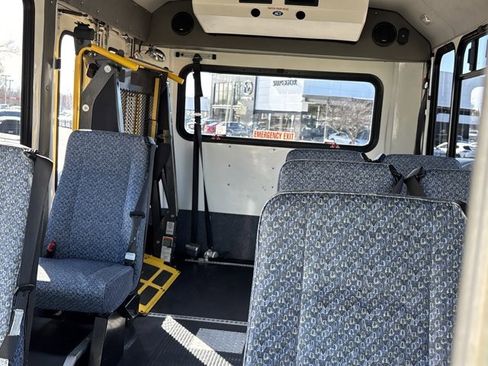 Used 2015 Ford E-350 and Econoline 350 Super Duty image 29