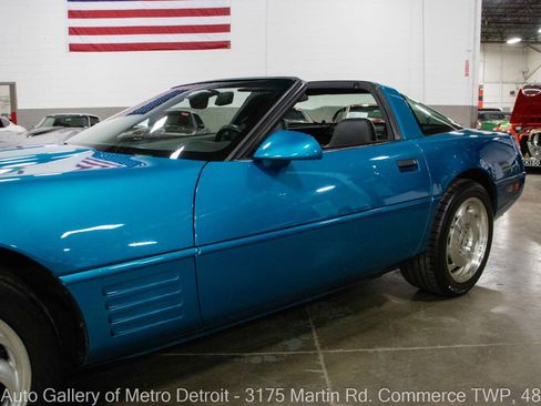 Used 1994 Chevrolet Corvette Coupe RWD image 22