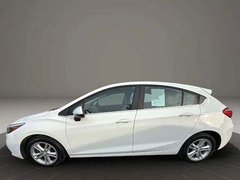 Used 2017 Chevrolet Cruze LT image 8