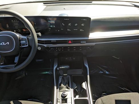 Certified 2025 Kia Sorento LX image 16