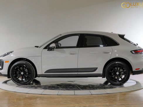Used 2024 Porsche Macan AWD/4WD image 13