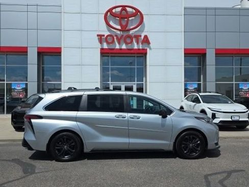 Used 2024 Toyota Sienna XSE w/ XSE Plus Package AWD/4WD image 6
