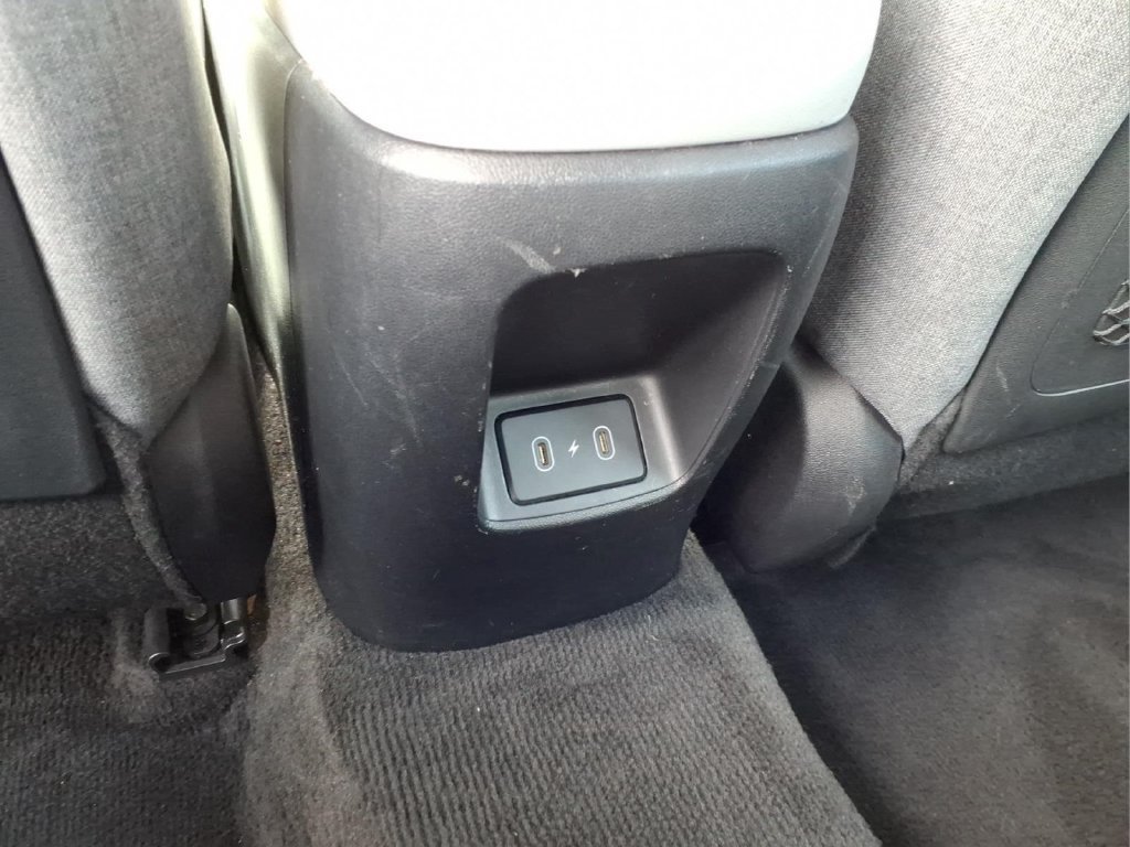 Used 2025 Hyundai Elantra Limited FWD image 11