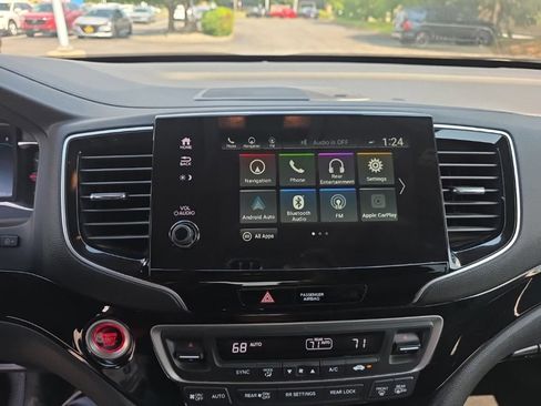 Used 2022 Honda Pilot Touring image 17