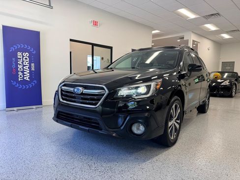 Used 2019 Subaru Outback 3.6R Limited w/ Popular Package #2 AWD/4WD image 3