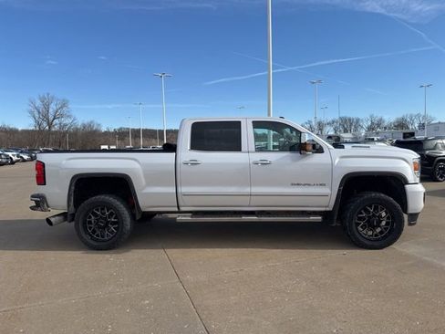 Used 2019 GMC Sierra 2500 Denali w/ Duramax Plus Package image 2