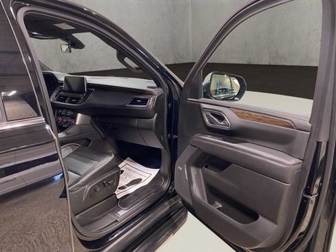 Used 2021 Chevrolet Suburban Premier AWD/4WD image 19