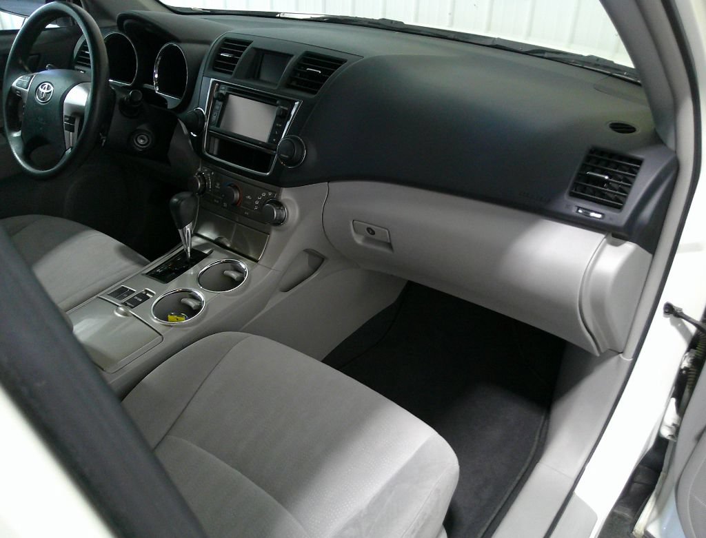 Used 2013 Toyota Highlander Plus FWD image 38