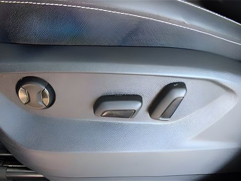 Used 2023 Volkswagen Atlas SE image 18