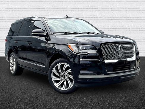 Used 2023 Lincoln Navigator Reserve RWD image 3