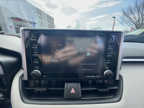 Used 2021 Toyota RAV4 XLE w/ Convenience Package image 18