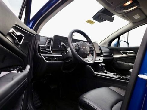 Used 2025 Kia Sportage EX image 16