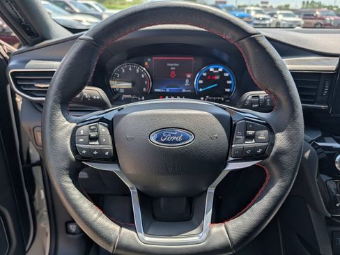 Used 2024 Ford Explorer ST-Line w/ Class IV Trailer Tow Package AWD/4WD image 31
