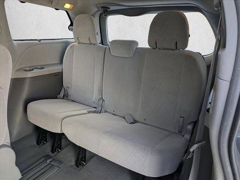 Used 2017 Toyota Sienna LE image 19