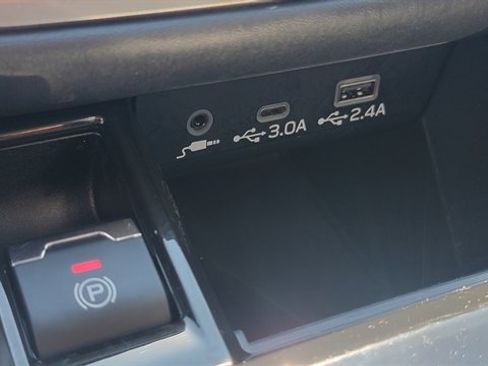 Used 2025 Subaru Outback Premium image 30
